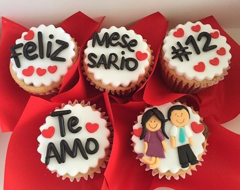 Una buena idea y buen detalle para tu pareja serian los cupcakes ya sea para su aniversario o una fecha especial de ambos.